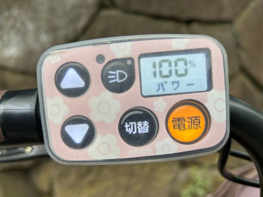 子乗せ電動自転車の手元スイッチカバー装着写真