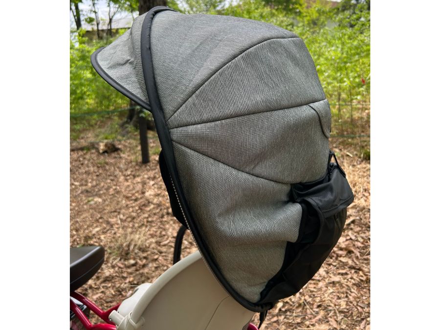 子乗せ電動自転車のレインカバー装着写真